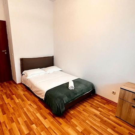 Otopeni Airport Apartment With Private Garden 외부 사진