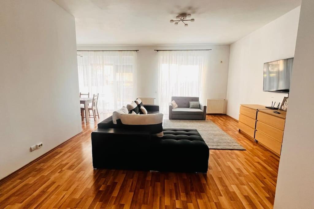 Otopeni Airport Apartment With Private Garden 외부 사진