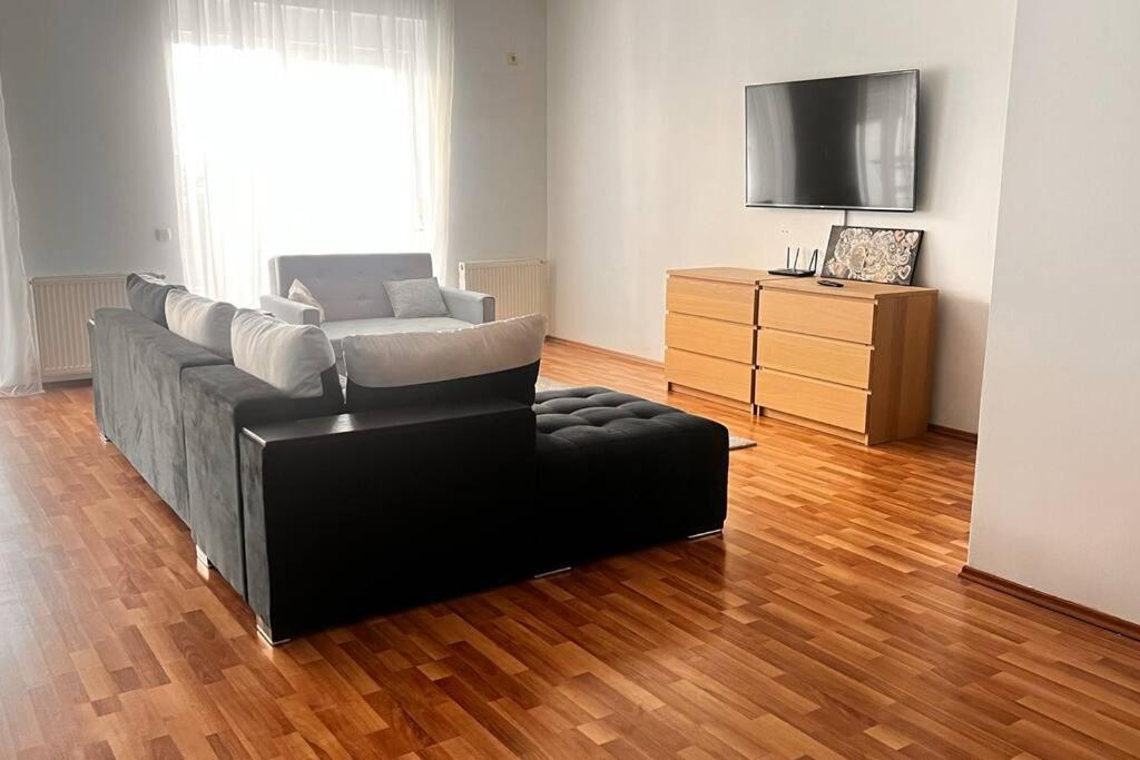 Otopeni Airport Apartment With Private Garden 외부 사진