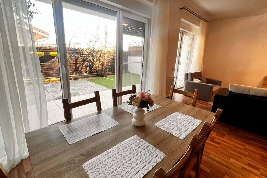 Otopeni Airport Apartment With Private Garden 외부 사진