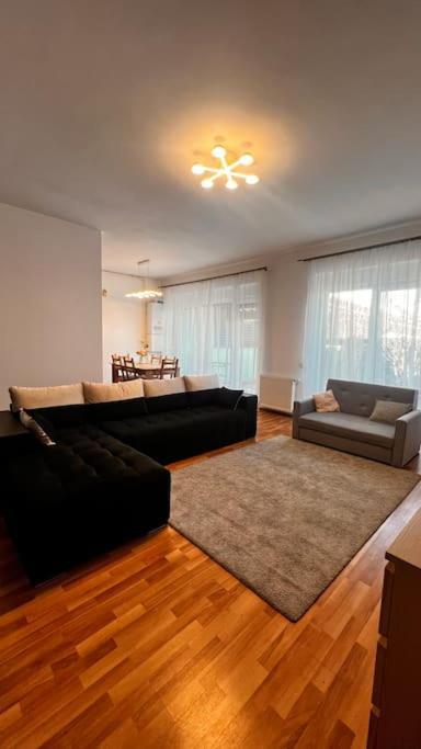 Otopeni Airport Apartment With Private Garden 외부 사진