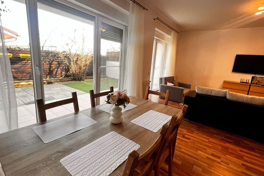 Otopeni Airport Apartment With Private Garden 외부 사진