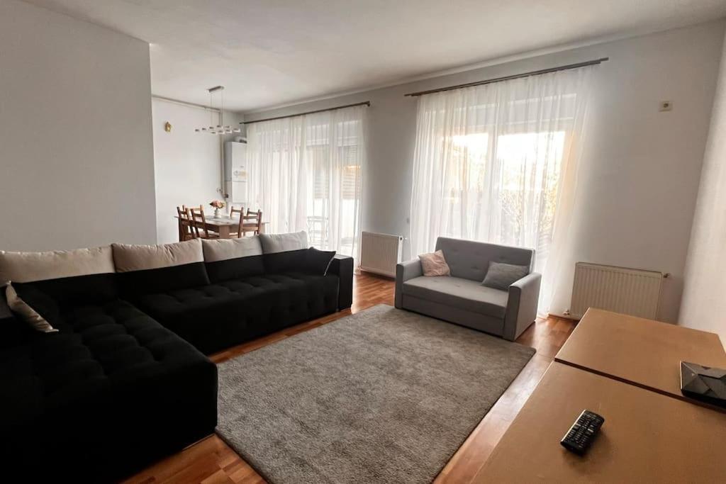 Otopeni Airport Apartment With Private Garden 외부 사진
