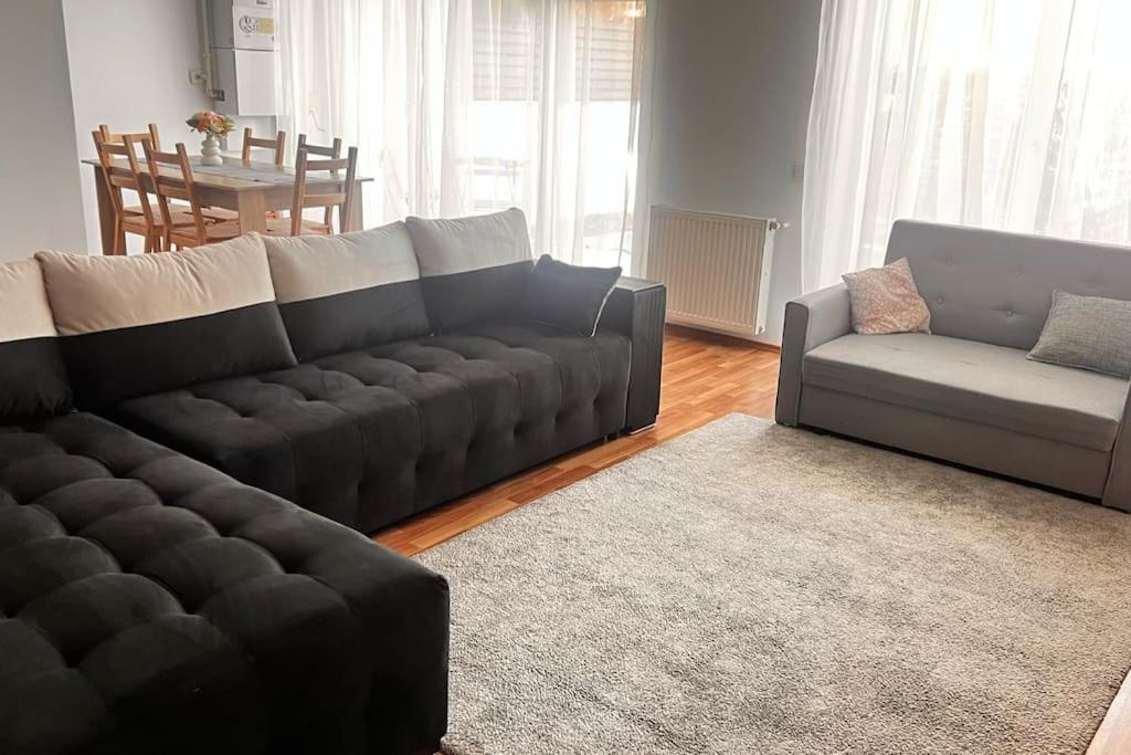 Otopeni Airport Apartment With Private Garden 외부 사진