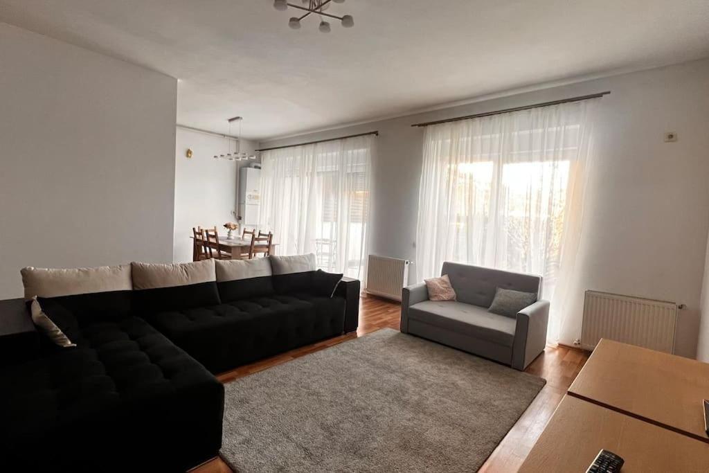 Otopeni Airport Apartment With Private Garden 외부 사진
