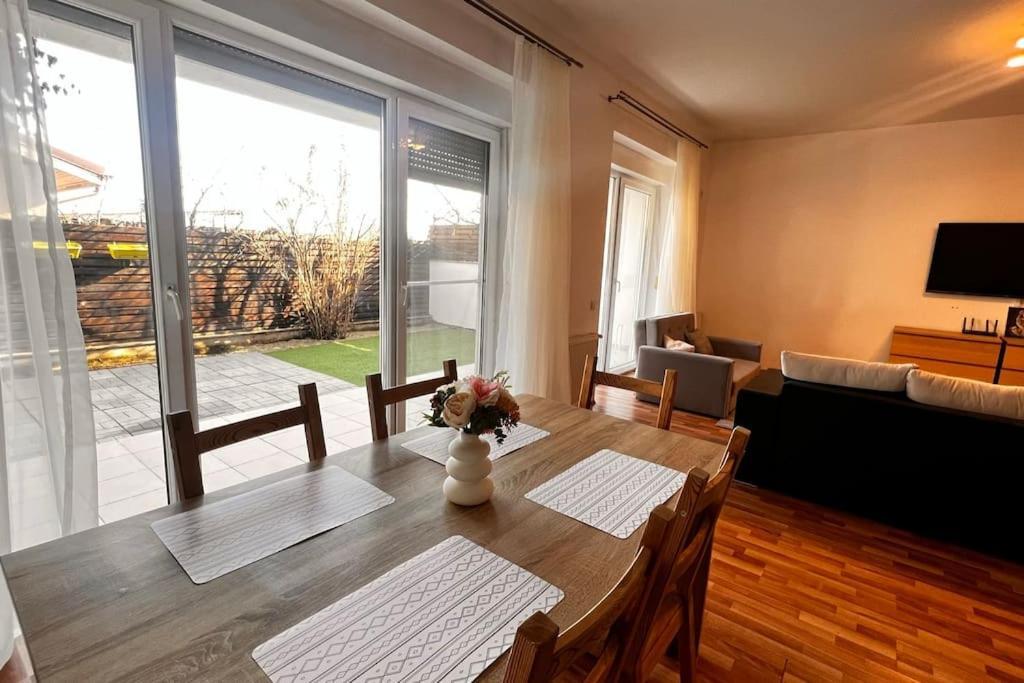 Otopeni Airport Apartment With Private Garden 외부 사진