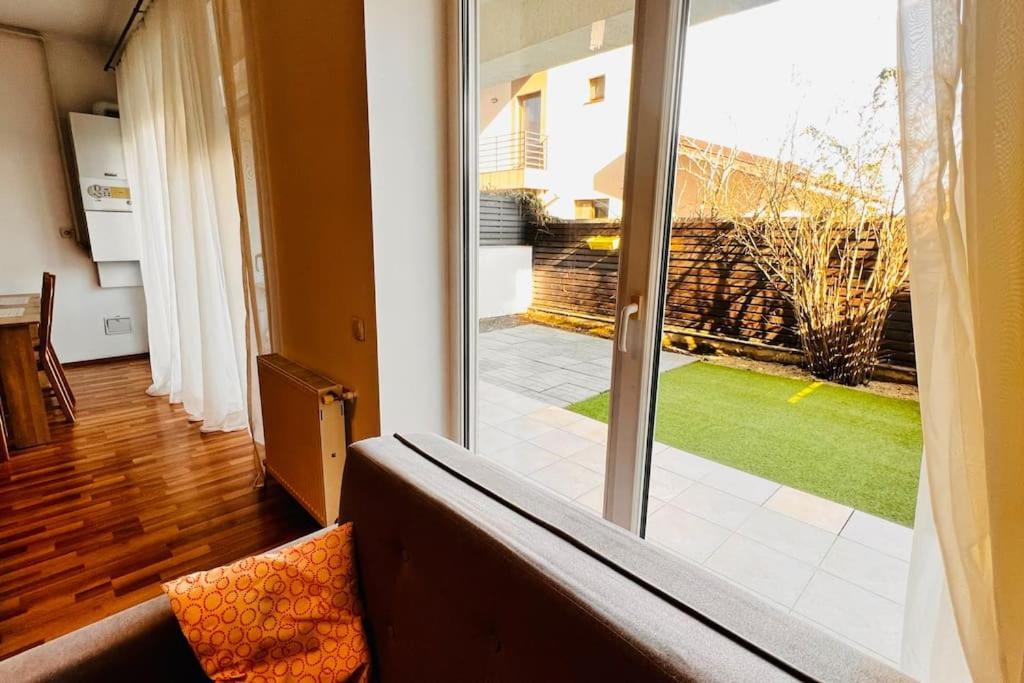 Otopeni Airport Apartment With Private Garden 외부 사진
