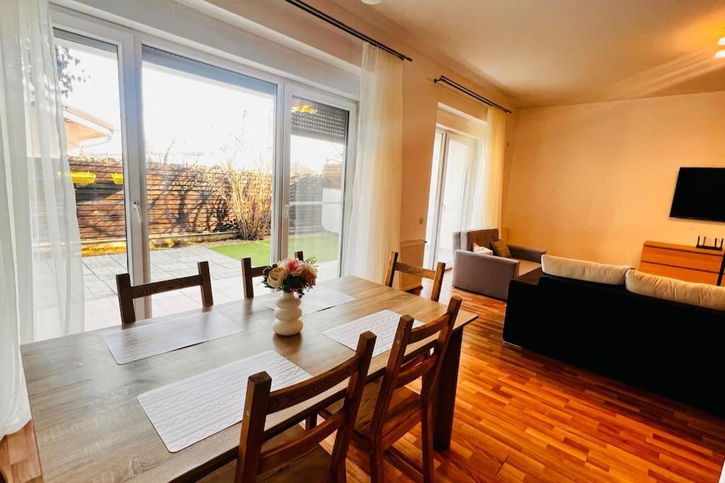 Otopeni Airport Apartment With Private Garden 외부 사진